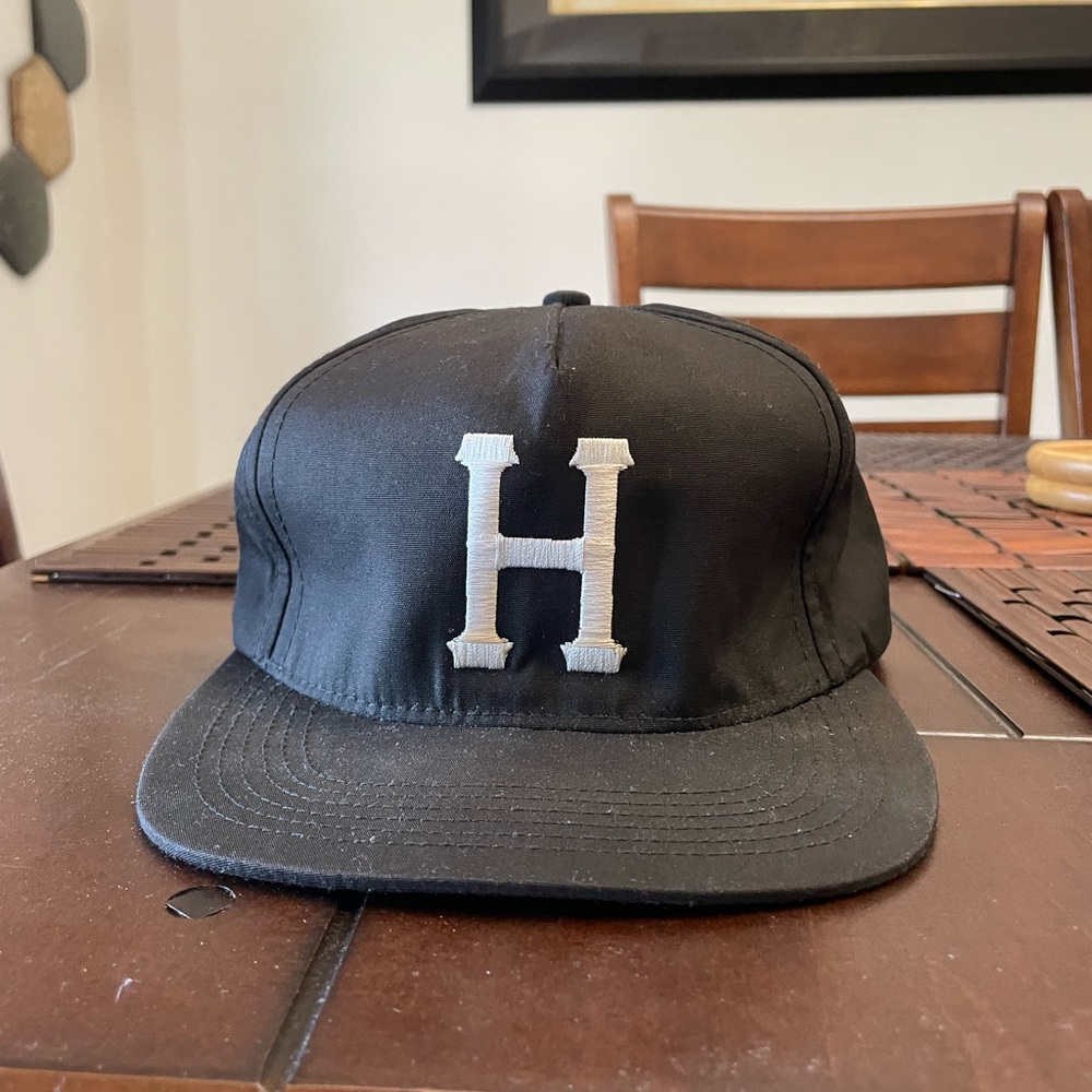 Huf Black Snap back hat